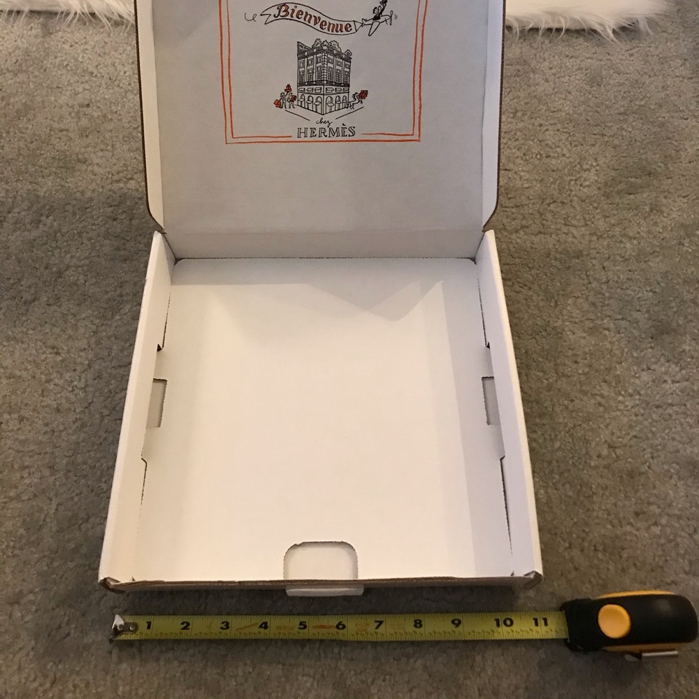 Hermes shipping box